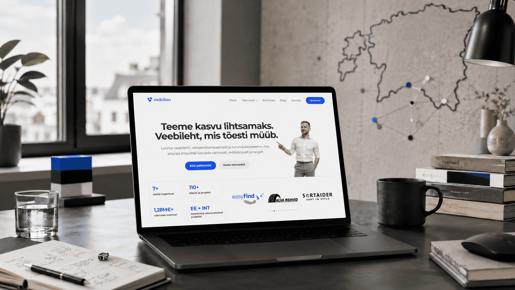 Modernne digiturunduse töölaud analüütika dashboard’ide, SEO andmete ja kasvugraafikutega, mis näitab, kuidas Visibilionit ehitatakse Eestis kasvusüsteemina.